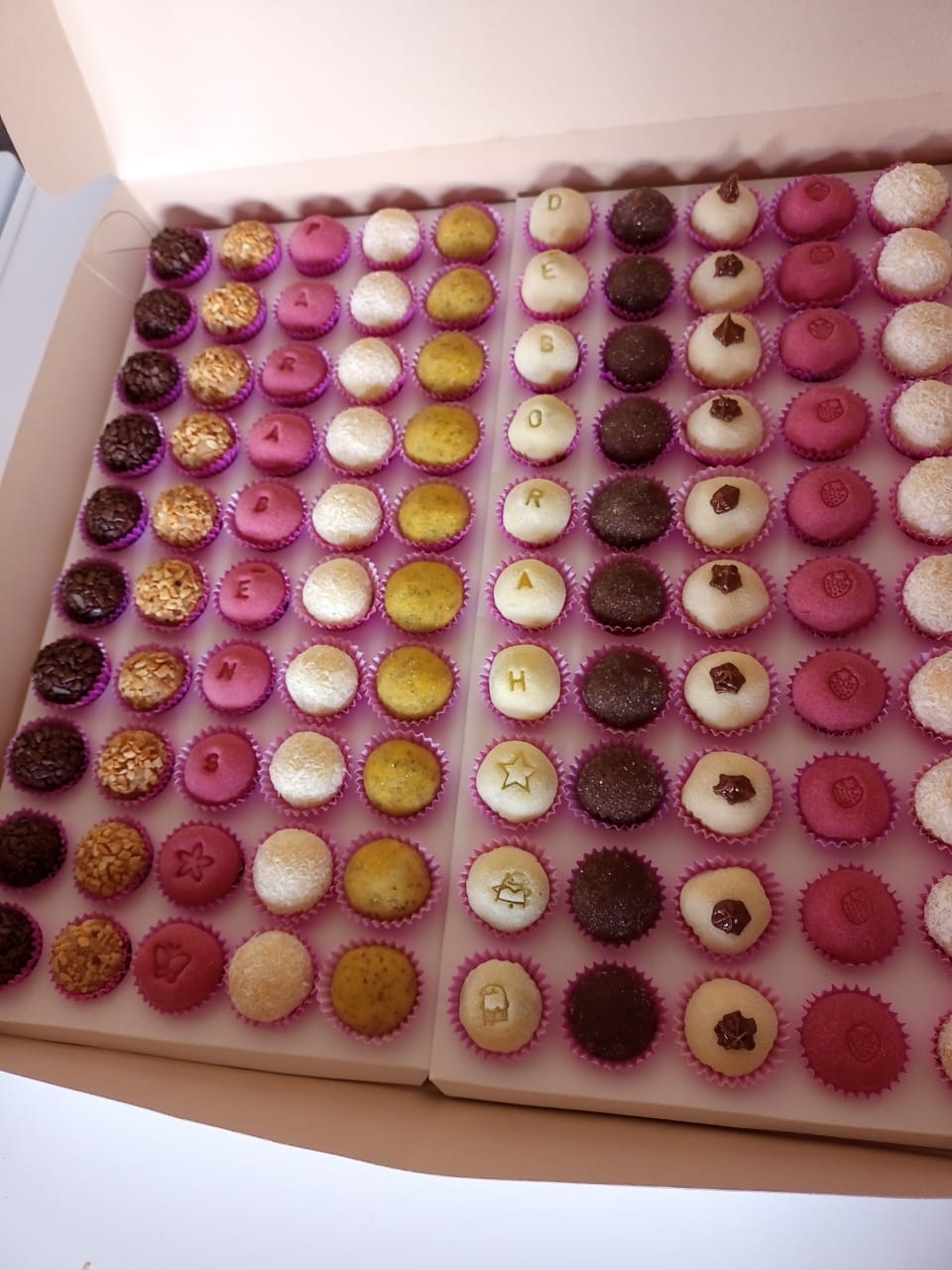 Caixa premium de brigadeiros